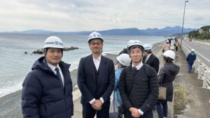 なぎさ議員連盟の潜水突堤視察：かながわ未来の永井県議（横須賀）と佐藤県議（厚木・愛川・清川）とともに