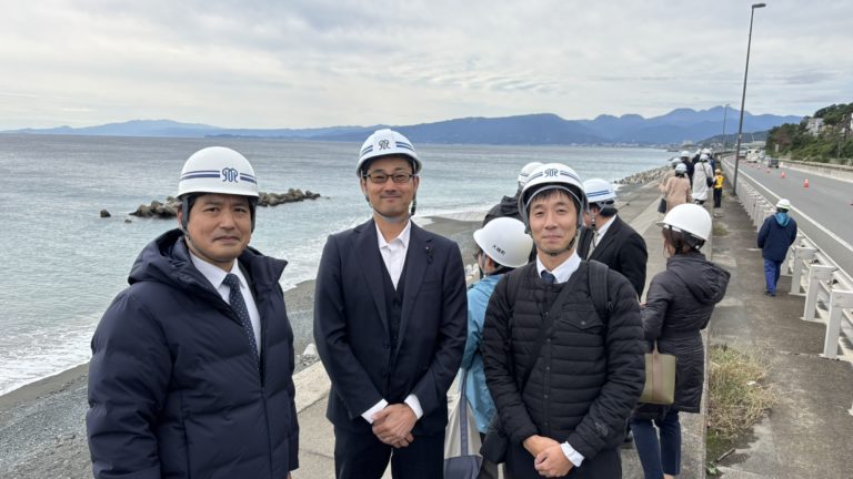 なぎさ議員連盟の潜水突堤視察：かながわ未来の永井県議（横須賀）と佐藤県議（厚木・愛川・清川）とともに